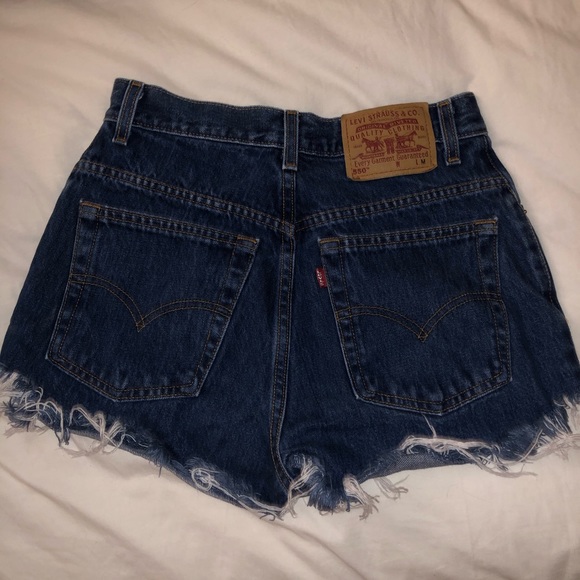 Vintage Levi’s Denim Shorts - Picture 2 of 4